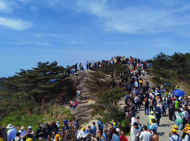  日皮视频免费看软件日皮视频APP在线看黄机小伙伴在景区