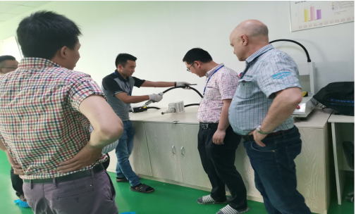 日皮视频免费看软件接待客户2